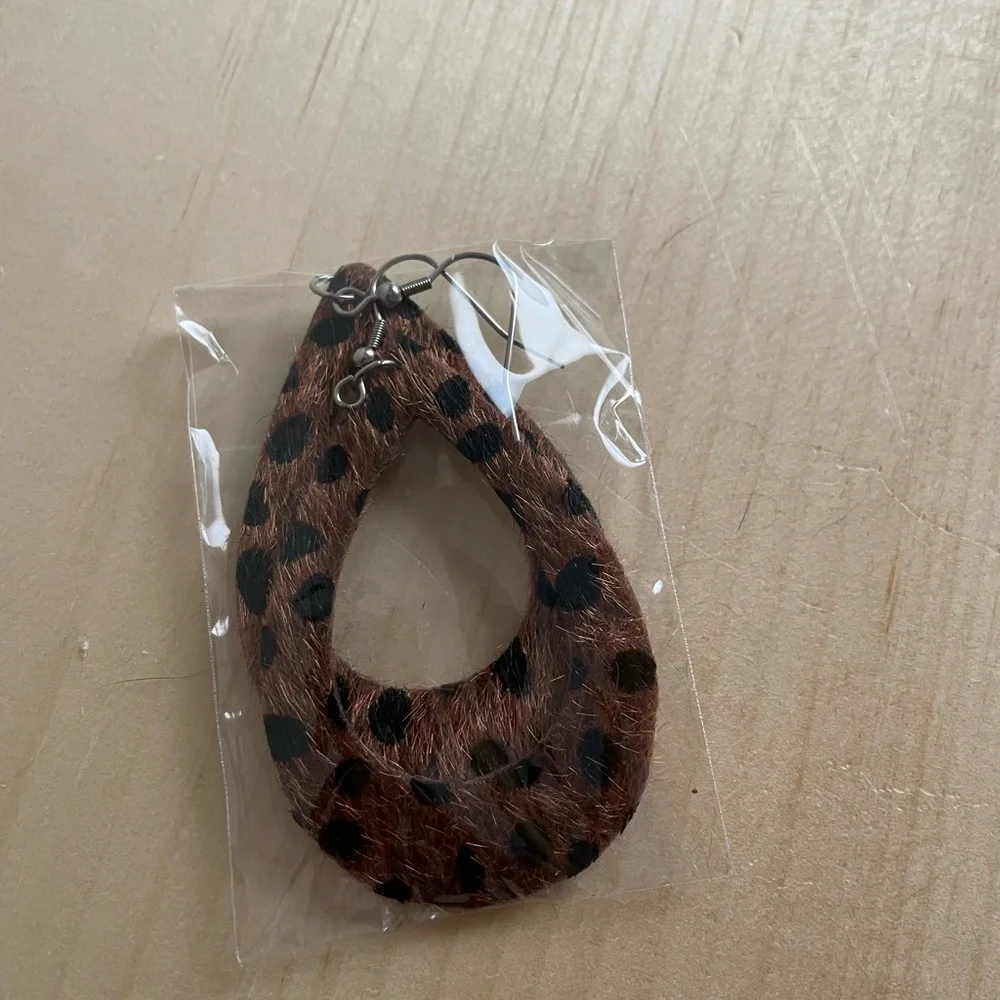 Leopard faux hair earrings teardrops lightweight earring wires nwot